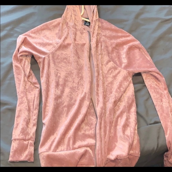 4 jackets - Picture 3 of 4